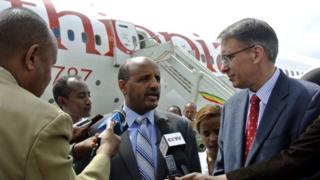 Tewolde Gebremariam, le président-directeur général d'Ethiopian Airlines (au centre)