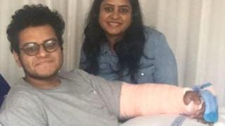હોસ્પિટલમાં પોતાના મા સાથે ચયાંક