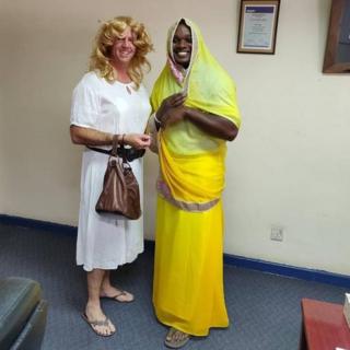 Guy Jack akiwa na meneja wa ukaguzi wa hesabu Charles Ngare