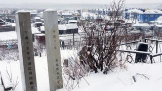 столбы с иероглифами на острове итуруп