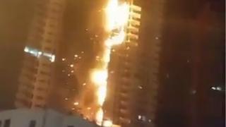 警察がツイッターに載せた火災の様子をとらえた映像から(28日)