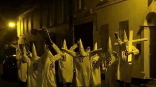 PEOPLE DRESSED AS KKK MEMBERS POSE a fewdoor from islamic centre