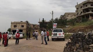 Food and medical supplies are distributed in Rastan, Syria (21 April 2016)