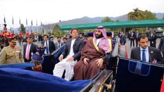 ولي العهد السعودي في استقبال حار بباكستان