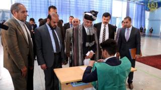 د ټاکنو خپلواک کمیسیون سربېره، نن په یوه غونډه کې افغان ولسمشر غني هم په خپل وخت د ټاکنو ترسره کېدو باندې ټینګار وکړ.