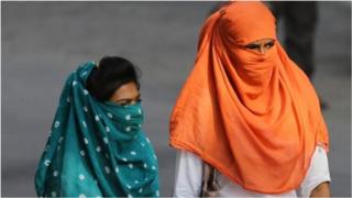 उत्तर आणि मध्य भारतात अनेक ठिकाणी उन्हाचा कडाका प्रचंड वाढला आहे. पारा चाळीस अंशांच्या पार पोहोचला आहे. हा उष्मा आरोग्याला घातक ठरू शकतो.