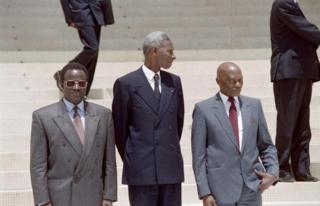 Habib Thiam (à gauche) est accompagné des président Abdou Diouf et Abdouaye Wade
