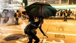 Người biểu tình Hong Kong đụng độ với cảnh sát đêm thứ Sáu 6/9/2019