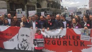 gazeteci yuruyus