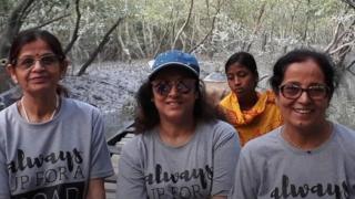 जग फिरायला आजी
