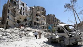 Building in rubble in Qadi Askar district of Aleppo (7 July)