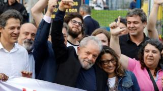 Lula deixa a prisão