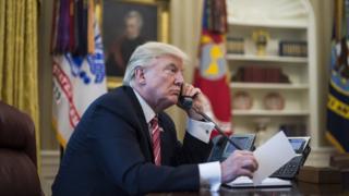 Trump'a yardımcıları tarafından Beyaz Saray'daki güvenli hattı kullanması uyarısında bulunuluyor