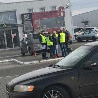 Nhân viên Ba Lan chặn đường kiểm tra giấy tờ ở Wolka Kosowska