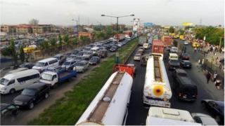 Àwọn ọkọ̀ ńlá dí ọ̀nà mọ́rosẹ̀ Apapa-Oshodi pa