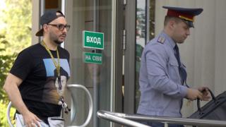 Режиссер Кирилл Серебренников провел свой день рождения в Мосгорсуде.