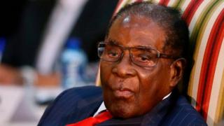 L'ancien président du Zimbabwe Robert Mugabe a visité un hôpital privé de Singapour mercredi.
