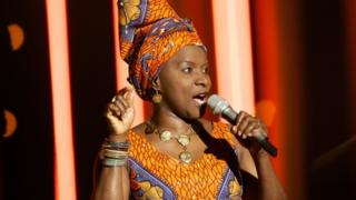 Gbajugbaja akọrin Angelique kidjo