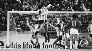 Argentina celebra contra Perú.