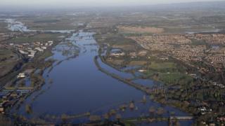 аэрофотоснимок наводнения в пригороде Клифтона в Йорке на севере Англии