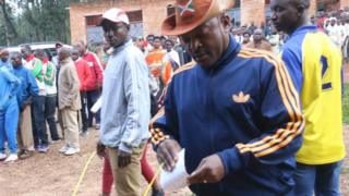 Rais Nkurunziza amepiga kura yake kituoni ECOFO Buye, tarafani Mwumba, Mkoa wa Ngozi