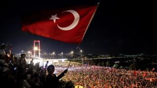İstanbul'da 'Demokrasi nöbeti' gösterilerinden biri