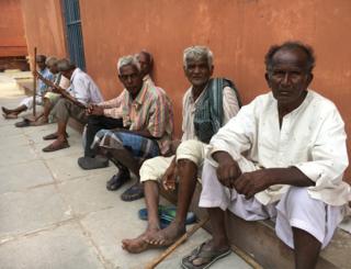 ఆనందాశ్రమంలో బిచ్చగాళ్లు
