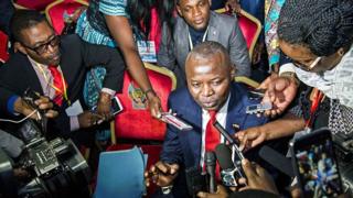 Vital Kamerhe explique également qu'il veut profiter de cette pause pour tenter de convaincre l'aile dure de l'opposition pour qu'elle rejoigne la table des négociations.