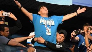 Diego Maradona waxa uu goob joog ka ahaa dhammaan ciyaarihii Argentina ee koobka kubada cagta 2018