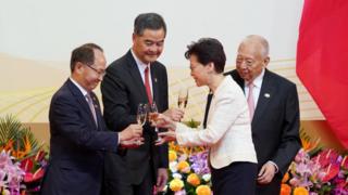 香港政府慶祝主權移交22年的儀式大致如常舉行,只是嘉賓在室內觀賞升旗儀式。