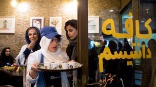 بهزیستی از حامیان این کافه است