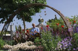 Kingsbridge willow arch celebrating the town's 800th anniversary