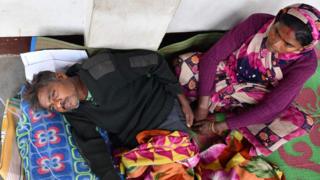 An Indian patient who drank toxic bootleg liquor is treated