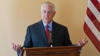 Rex Tillerson Manila'daki basın toplantısında