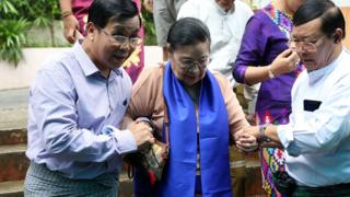 လှူဒါန်းတဲ့အထဲ ရုပ်ရှင်တစ်သက်တာဆုရှင် ဘိုကလေးတင့်အောင်နဲ့ ဒေါ်မြင့်မြင့်ခင်လည်း ပါဝင်