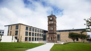 Sgoil ùr MhicNeacail