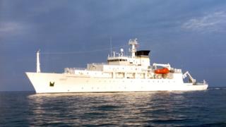图为美国海军海洋测量船"鲍迪奇"号正在南海海域。