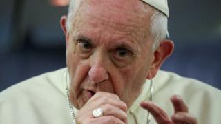 Le pape François est vivement critiqué pour ses propos tenus dans le dossier incriminant Mgr Barros.