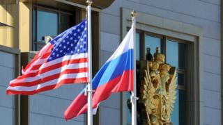 Флаги США и России