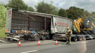 northamptonshire lorry closes m1 crash hours two part source