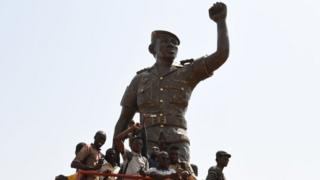 La statue de Thomas Sankara n'en finit pas de susciter des réactions sur les réseaux sociaux.