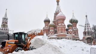 снег