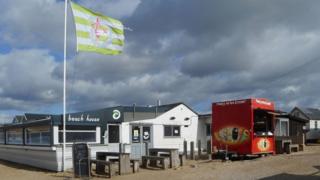 Mudeford Spit beach cafe rebuild approved after fire - BBC ...