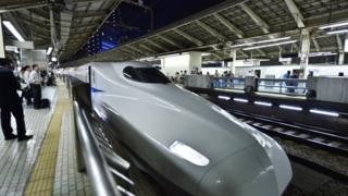 Сверхскоростной пассажирский экспресс в Токио