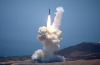 加州範登堡空軍基地發射的一枚攔截導彈