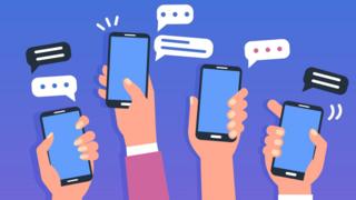 Celulares foram ponto central da campanha com aplicativos como o WhatsApp