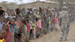 ተማሪዎች ከትምህርት ገበታቸው የመፈናቀል አደጋ ላይ ናቸው።