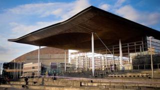 senedd bae caerdydd