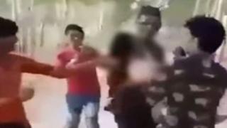 Dalam video yang tersebar di media sosial, para pria terlihat sedang menggerayangi dan menganiaya anak perempuan.