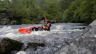 Caidheag air Abhainn Teimhil